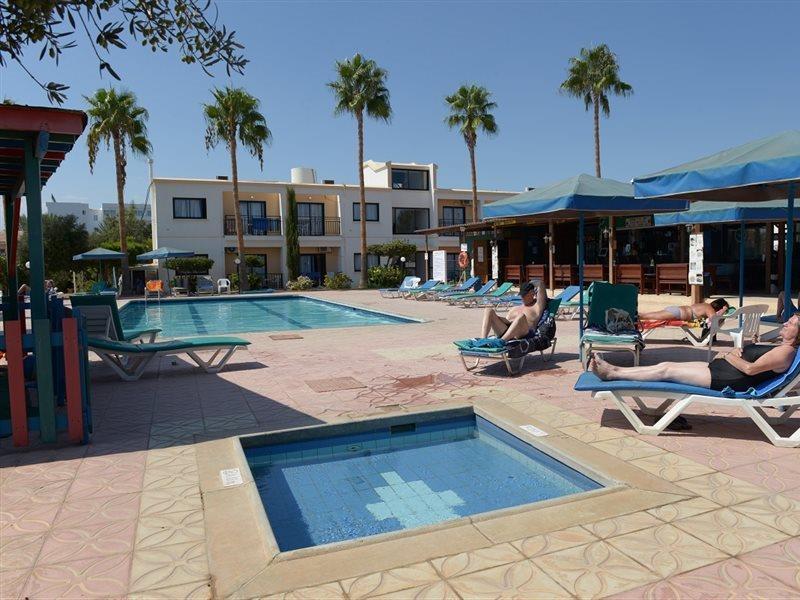 Hotel de apartamente Carina 2*